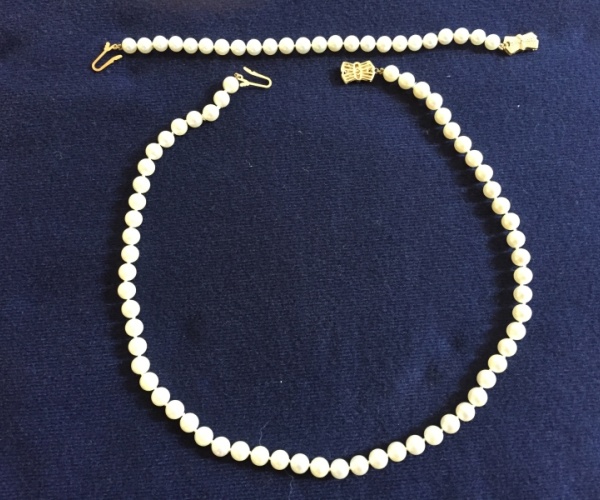 160325182800_pearl-necklace-and-bracelet.jpg